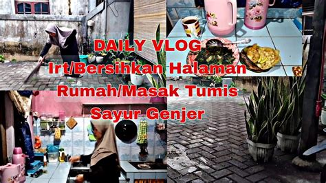 DAILY VLOG IBU RUMAH TANGGA BERSIHKAN HALAMAN RUMAH MASAK TUMIS