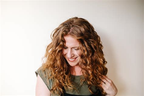 How To Style The Wavy Hair Of Your Dreams The Easy All Natural Way Kale And Caramel