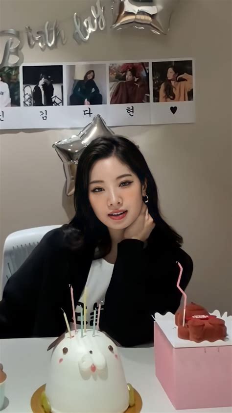 Pin Oleh Shinobu Oshino Di Kim Dahyun Gambar Teman Gambar Teman