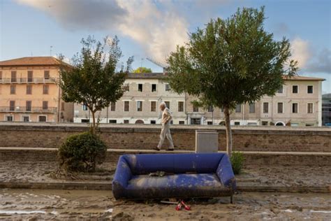 Lo perdí todo los italianos evalúan el costo de las inundaciones