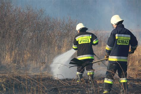 Podpalacze Ruszyli Na Ki Trawy Pod Tatrami Stan Y W Ogniu O