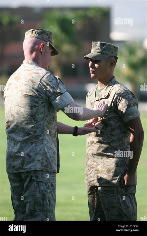 Receives The Navy Cross Medal From Maj Gen Richard Mills Hi Res Stock