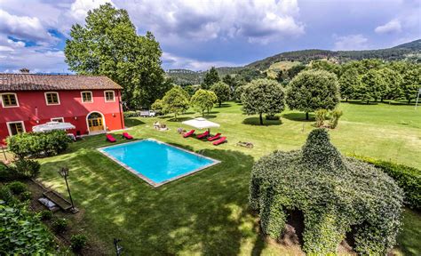 Check Out This Amazing Luxury Retreats Property In Tuscany With 6