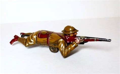 Marx Crawling Soldier With Rifle Wind Up Tin Toy