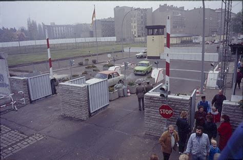 Berliner Mauer Fotos Passanten Grenz Bergang Chausseestra E F