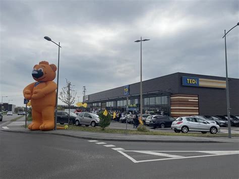 REPORTAGE Le Discounter TEDi Ouvre Un Premier Magasin En France Foule