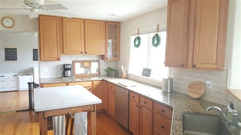 What Color Quartz Countertop Goes With Honey Oak Cabinets