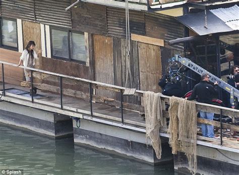 Penelope Cruz Ditches Sex Siren For Cute On New Film Venuto Al Mondo Daily Mail Online