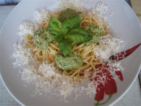 Spaghetti Mit Basilikum Pesto Rezept Mit Bild Kochbar De