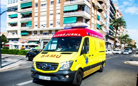 Un Motorista Herido Al Chocar Contra Un Coche En La Avenida Maestro