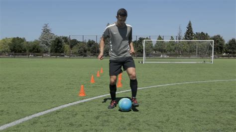 How to Develop Good Soccer Dribbling Skills: 13 Steps