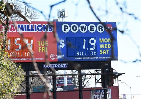 Mondays Powerball Jackpot Grows To Record 1 9b