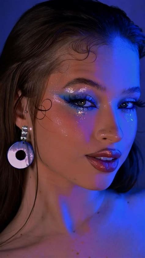 blue glitter makeup inspiration | Mermaid makeup, Photoshoot makeup ...