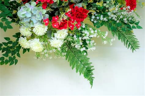 Premium Photo | Flower arrangements flower and leaf pattern list layout ...