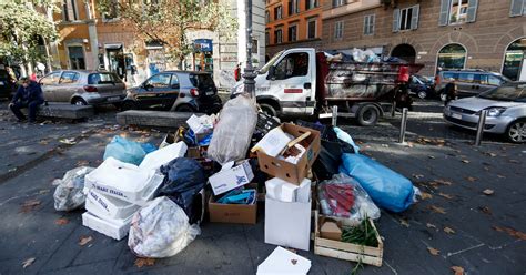 Emergenza Rifiuti Le Multe Dei Seimila Vigili Di Roma Appena 39 In Un