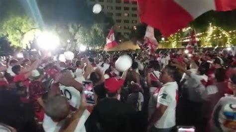 Perú Vs México Espectacular Banderazo De Hinchas Peruanos En Estados Unidos Infobae