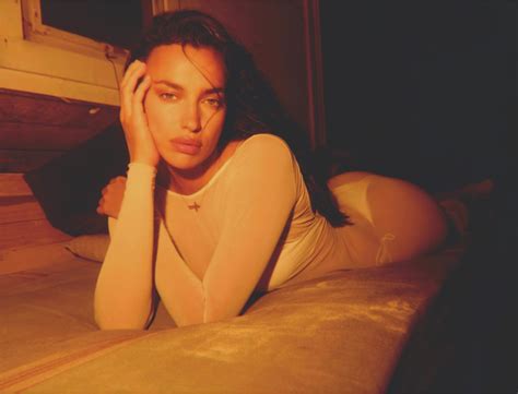 Photo N Irina Shayk Prend La Pose