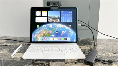 How to use an external USB webcam on iPad