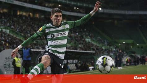 Betis em negociações avançadas para contratar Bellerín no verão