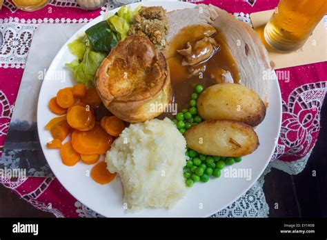 Traditionelles Englisches Mittagessen Sonntag Schweinebraten Und