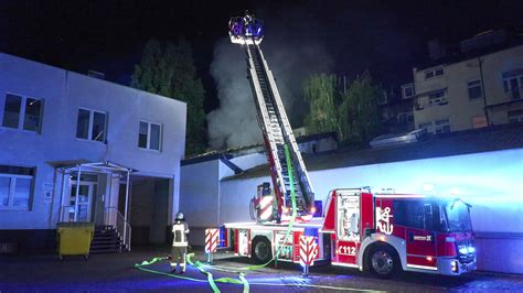 D Sseldorf Bilk Ausgedehnter Brand In Einer