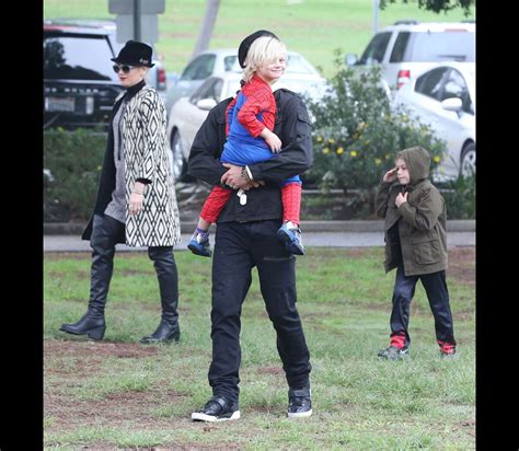 Photo Même pour une sortie au parc Gwen Stefani maman stylée fait