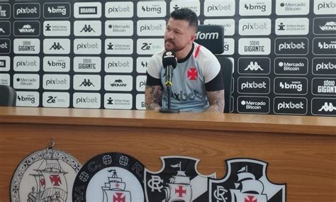 Rossi fala sobre identificação a torcida do Vasco adiamento do