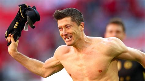 FC Bayern Robert Lewandowski knackt Torrekord von Gerd Müller