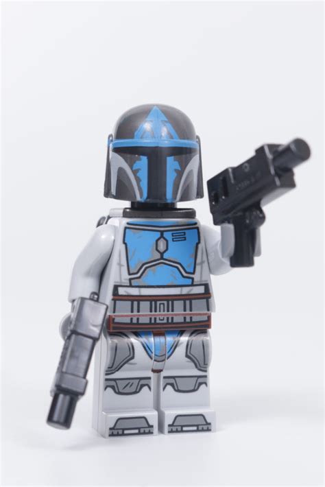 Lego Star Wars Magazine Includes Rare Mandalorian Minifigure