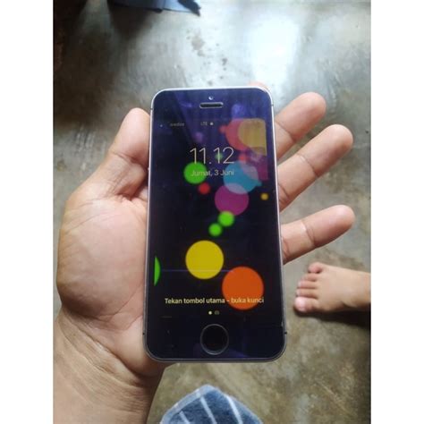 jual iphone se st generation  gb fullset shopee indonesia