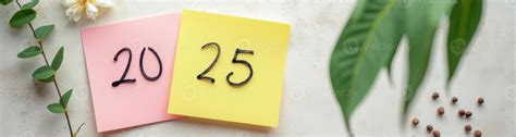 two-toned paper notes showing the numerals twenty twenty-five