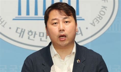 장예찬 웹 소설서 女연예인 성적 대상화 이준석 “아이유 팬덤 건드리면 총선 위험” 세계일보