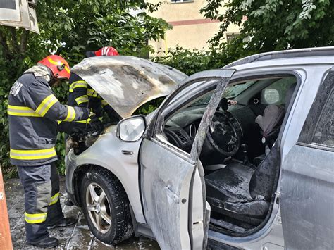 Un Autoturism A Luat Foc N Mers Pe O Strad Din Municipiul Boto Ani