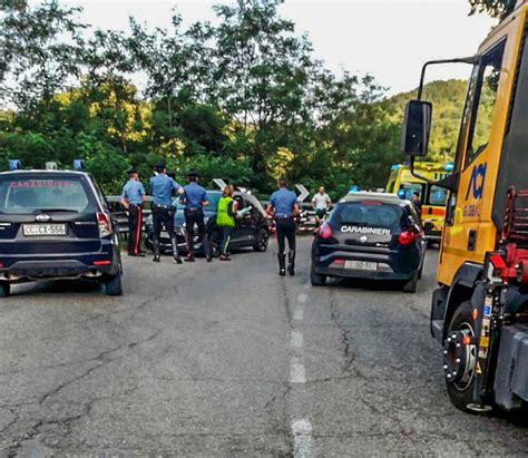 Tragedia Della Strada In Mugello Motociclista Cade E Muore Inutili I