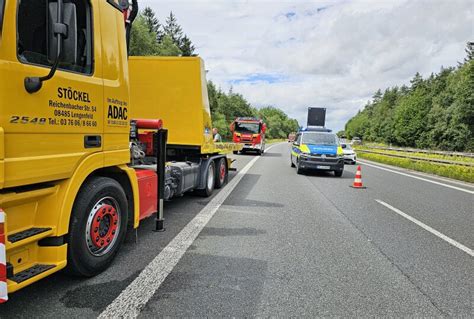 Update Unfall Auf A Mit Vollsperrung Nach Abkommen Von Der Fahrbahn