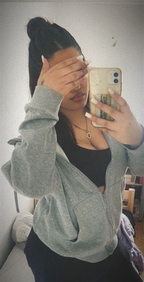 Pin By On M Brunette Aesthetic Cute Poses For Pictures Poses