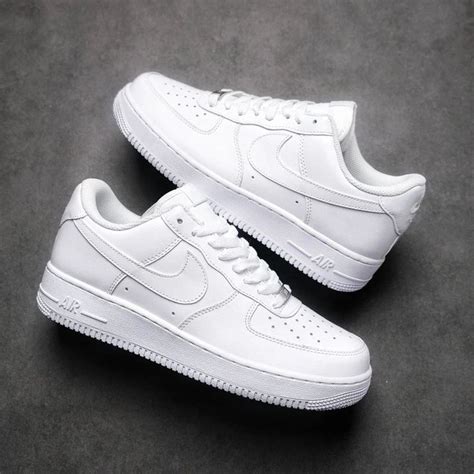 ESTILO LENDÁRIO SOFISTICAÇÃO O brilho perdura no Nike Air Force 1