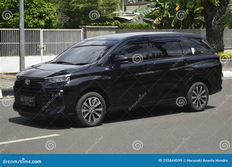 2022 Toyota Avanza Tipo 15 G Imagen De Archivo Editorial Imagen De