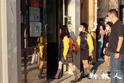 今起學校可安排全校半天面授課堂 有家長質疑教師每兩周檢測成效 （07 45） 新報人