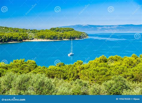 Adriatico Spedizioniere Paradisiaco In Laguna Sullisola Di Cres In