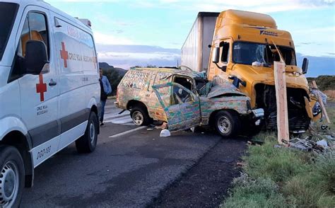 Conductor choca de frente contra tráiler y muere Telediario México