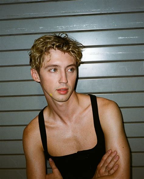 troye sivan (@troyesivan) • Instagram photos and videos
