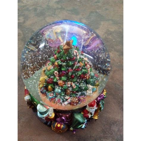 Large Beautiful Snow Globe w/Lights & Music(s)