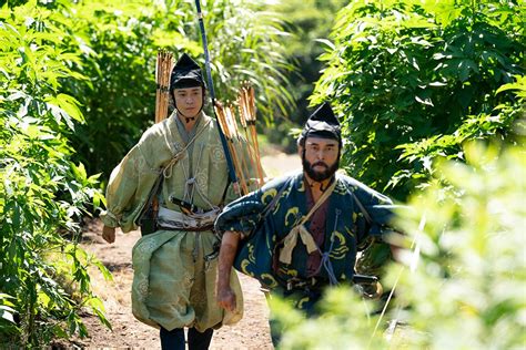 画像・写真｜大河ドラマ『鎌倉殿の13人』。北条義時役・小栗旬「タイムスリップしたような気分です」 坂東武者の荒々しさを演じます｜芸能｜婦人公論jp