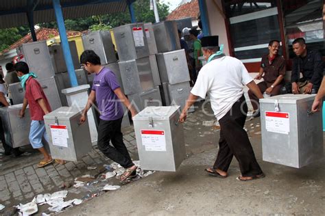 Distribusi Kotak Suara Antara Foto