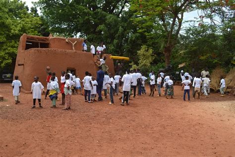 Musée Communal de Bobo Dioulasso Des enfants découvrent la richesse