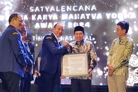 Bn Holik Cabup Nomor Dapat Penghargaan Satyalancana Aditya Karya