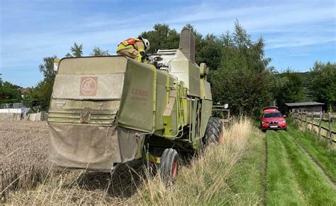 Wachtberg Mähdrescher brennt auf Brand Feuerwehr im Einsatz