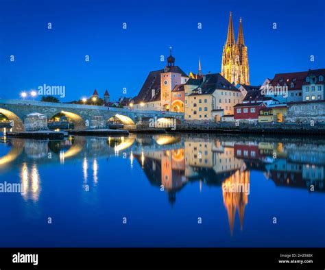 Historical Stone Bridge and Bridge tower in Regensburg at night Stock ...