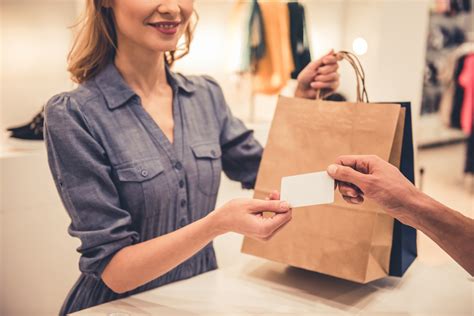 Devolver Un Producto Comprado En Rebajas Joven In